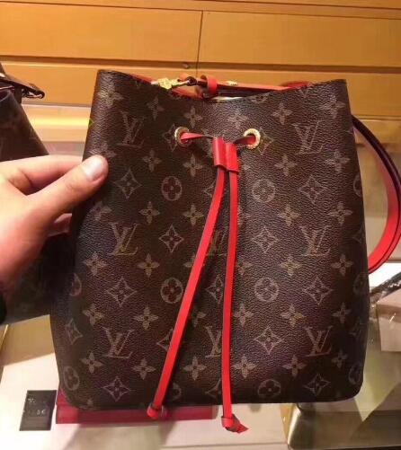 lv水桶包三种背法