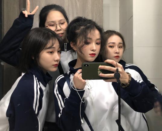 洪一诺是龙丹妮的女儿吗