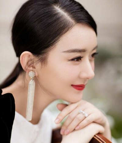赵丽颖白色丝绒礼服