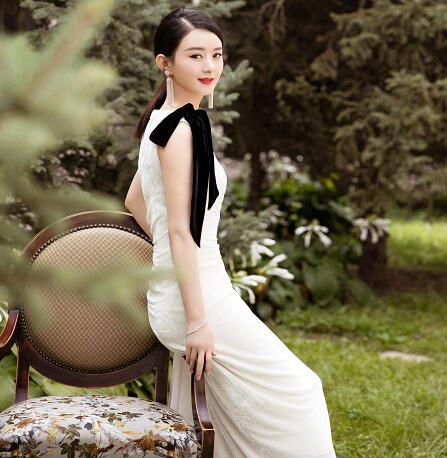 赵丽颖白色丝绒礼服