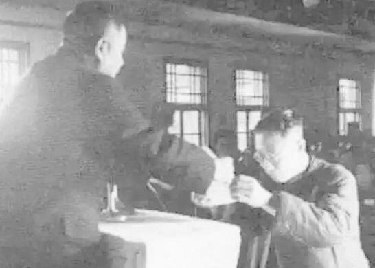 傅仪为什么会被特赦