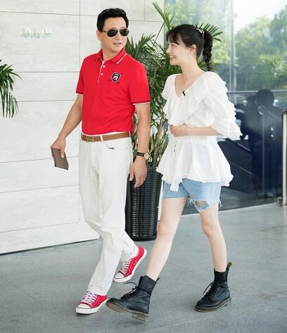女儿们的恋爱郑爽蕾丝衬衫好美