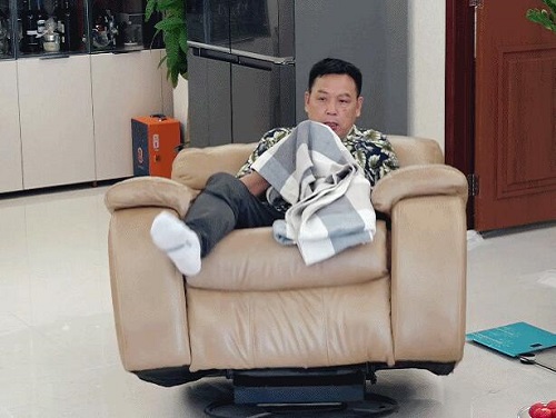 做家务的男人魏大勋家的沙发什么牌子
