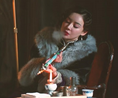 老酒馆袁姗姗演的婉容吗