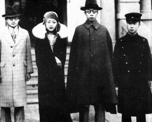 婉容两个侍卫的名字叫什么