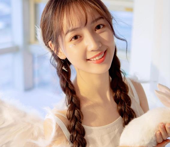 吴亦凡女友身份曝光