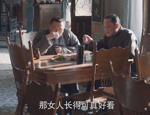 老酒馆半掩门是什么意思