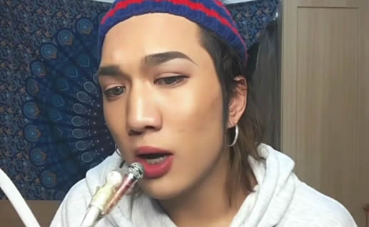 韩佩泉的妈妈去哪里了