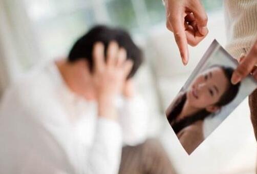 被迫回归的男人表现