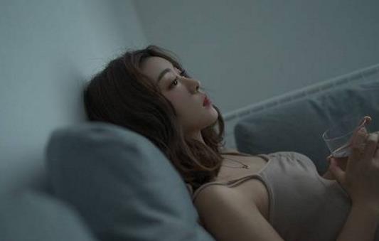 老公有一个十几年的女闺蜜