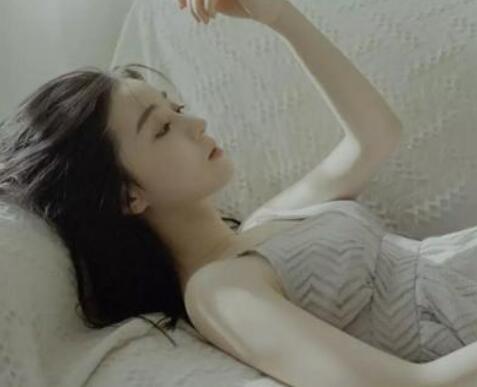 男性捏胳膊心理
