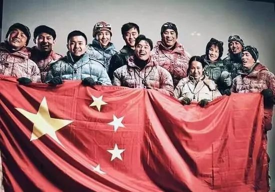 攀登者和我和我的祖国哪个好看