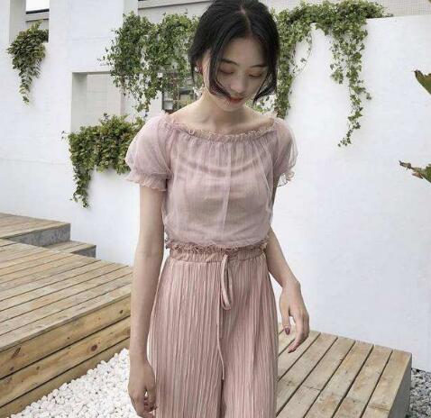 偏瘦的女生穿什么衣服好看
