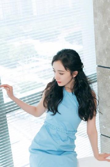 黄皮女孩穿搭