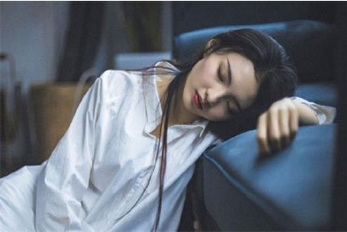 小保姆对我疯狂暗示