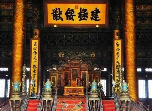 坐故宫龙椅的下场