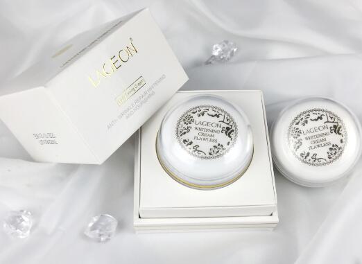 贵妇膏用了还擦粉底吗