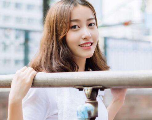 我和一个40多岁的女的做朋友
