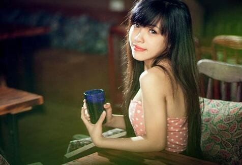 通过女人肢体看出心理