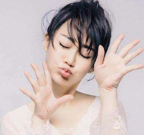 通过女人肢体看出心理
