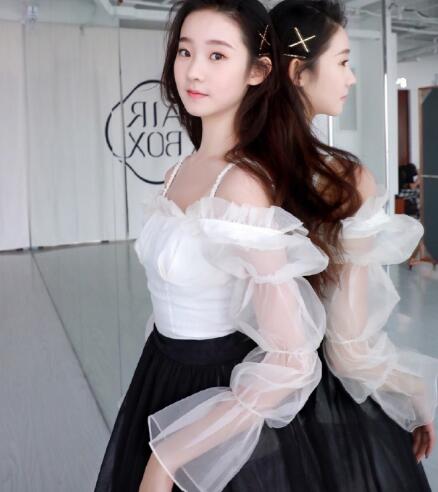 少年的你张艺凡私服穿搭介绍