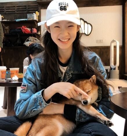 少年的你张艺凡私服穿搭介绍