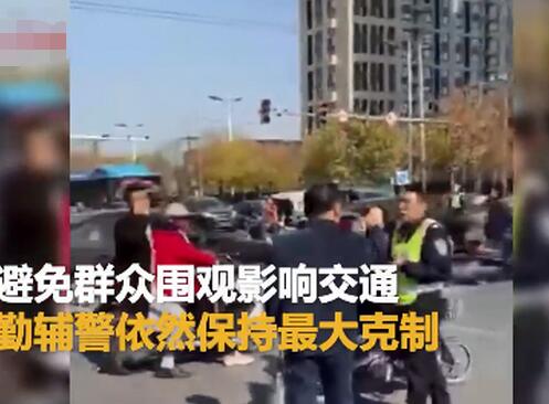 老人闯红灯被阻