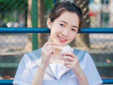 女生想引起你注意的表现