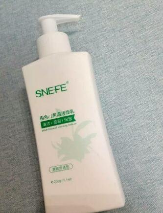 雪玲妃洗面奶是皂基吗