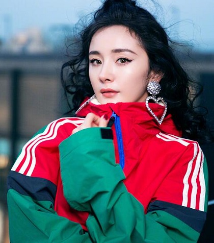 杨幂爱心耳环是什么品牌的
