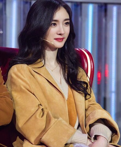 我要上春晚杨幂身穿鹿皮外套