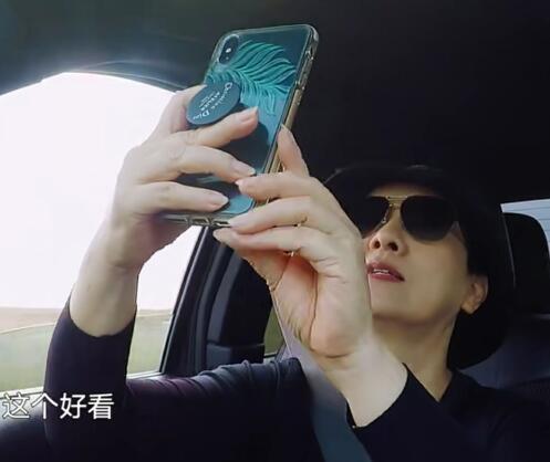 幸福三重奏邓婕同款手机壳什么牌子