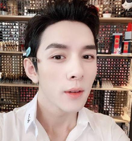 李佳琦为什么会如此成功