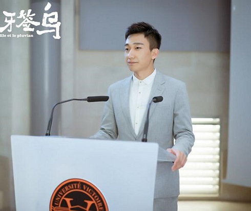 鳄鱼与牙签鸟万薇扮演者是谁