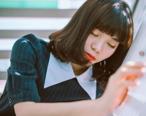 在实验室里被同学
