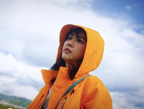 幸福三重奏陈意涵橙色外套什么牌子