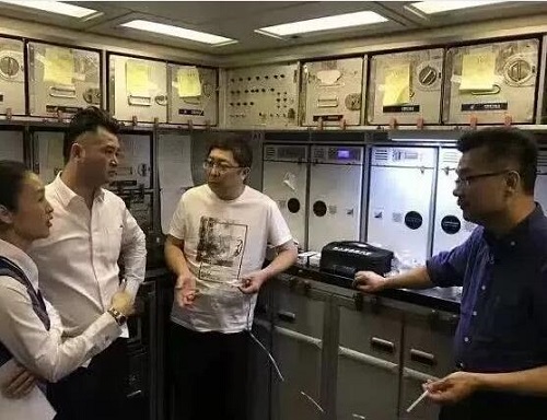 飞机上导尿救人医生获奖10万