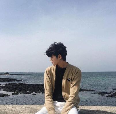 男性坐姿分析是否喜欢你