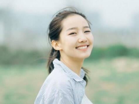 回家时在电梯里邂逅了一位