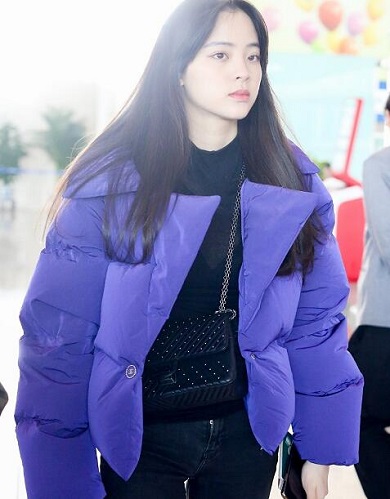 宋茜欧阳娜娜撞衫的羽绒服品牌