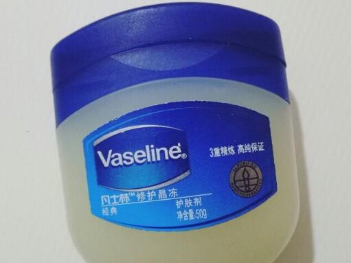 凡士林晶冻跟唇膏区别