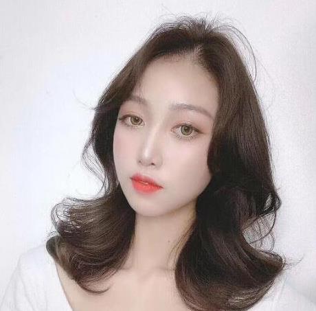 女生中长发怎么烫