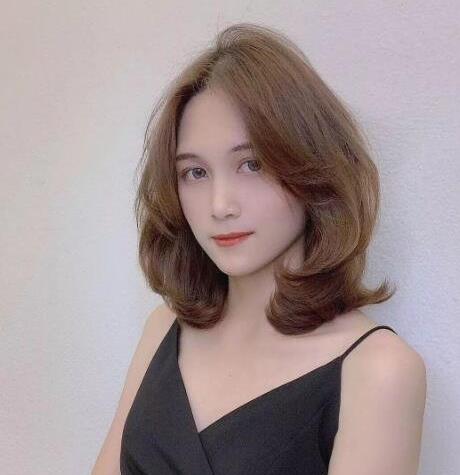 女生中长发怎么烫