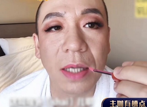 吐槽大会梁龙手势什么意思