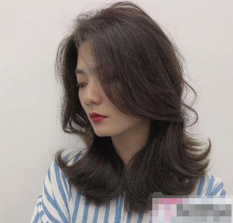 女生发尾外翻卷怎么烫好看