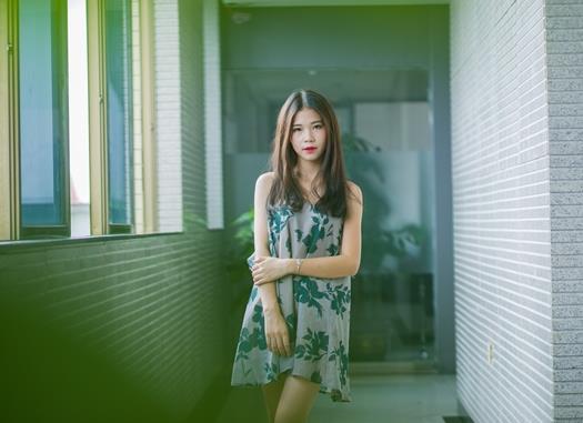 和他在电影院做了