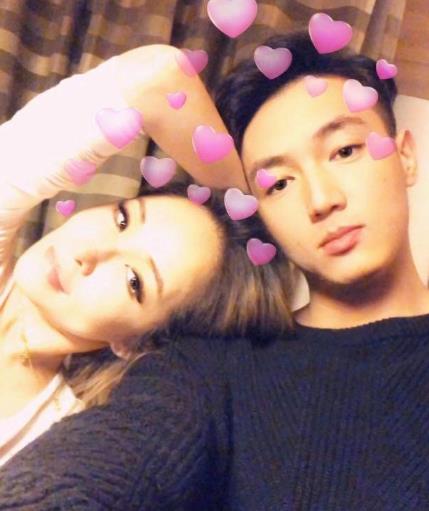 萧亚轩现任男朋友多少岁
