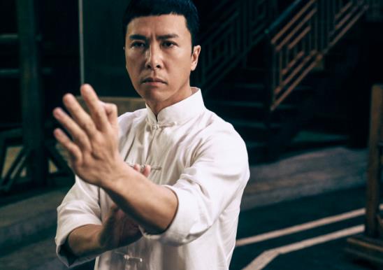 叶问是李小龙的师傅吗
