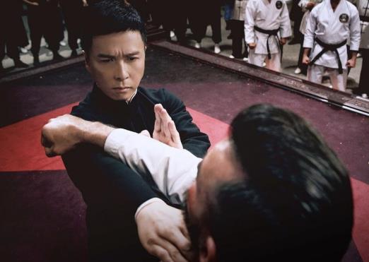 一代宗师叶问怎么死的