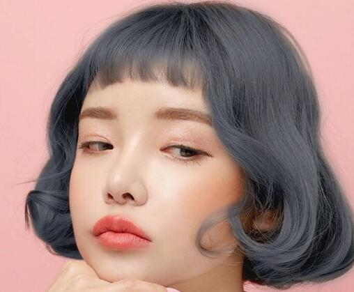 蓝黑色头发适合什么颜色眉毛